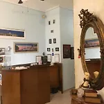 Hotel George *