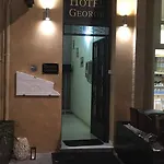 Hotel George *