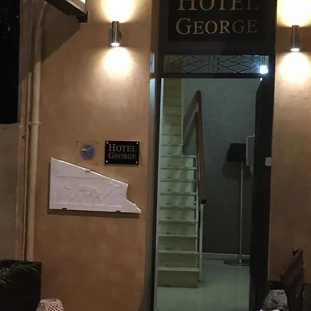 Hotel George *